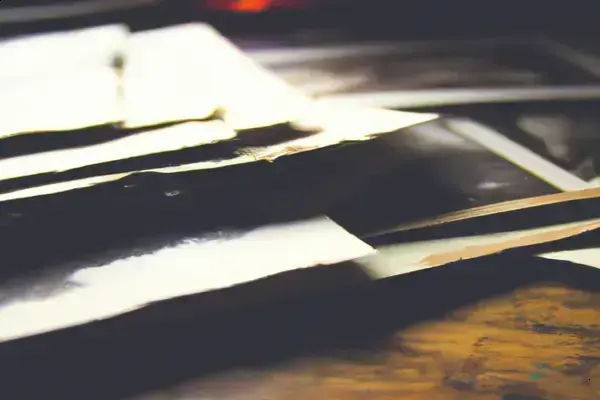 Fotos Antigas Com Cheiro Forte: O Que Isso Significa